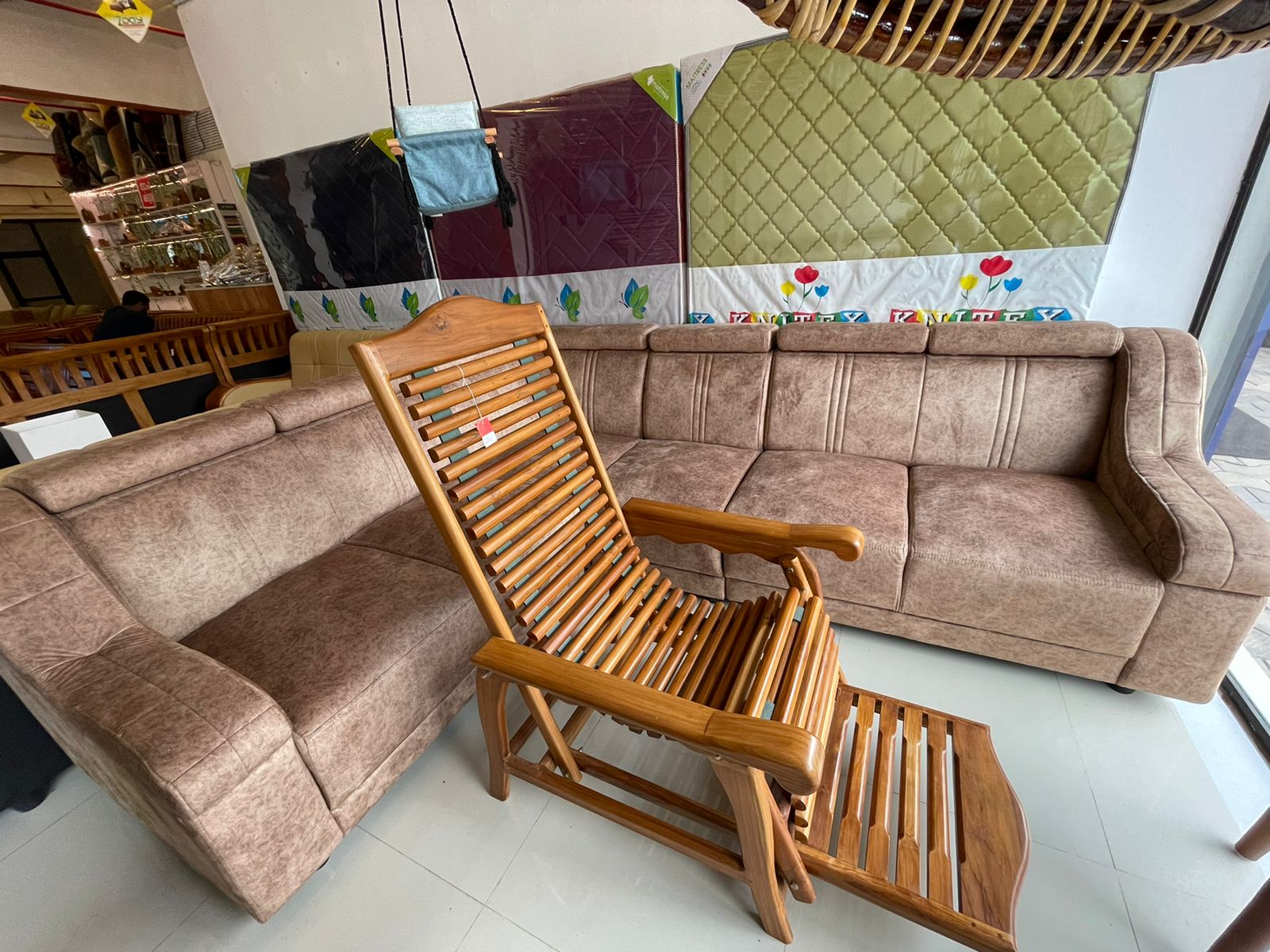 7 DAY FURNITURE EDAVANNAPPARA